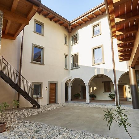 Palazzo Eleonora Bed & Breakfast Monasterolo del Castello Exterior photo
