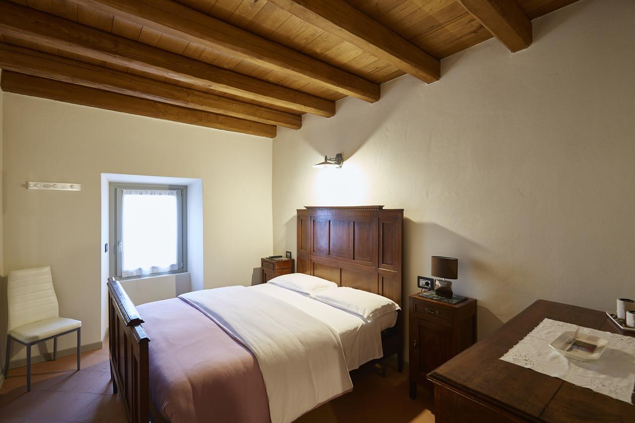 Palazzo Eleonora Bed & Breakfast Monasterolo del Castello Exterior photo