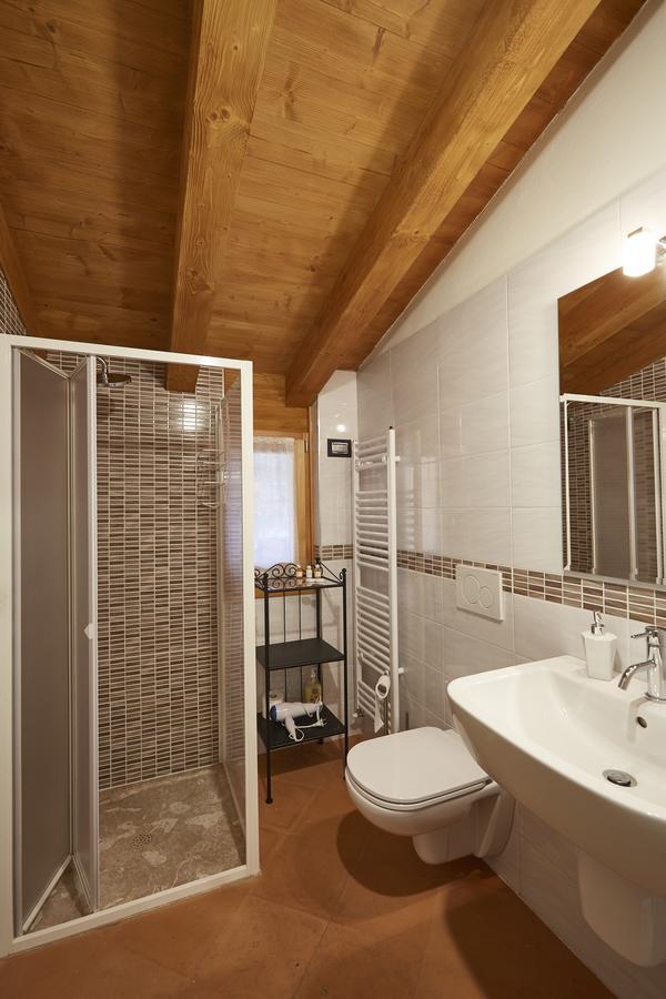 Palazzo Eleonora Bed & Breakfast Monasterolo del Castello Exterior photo