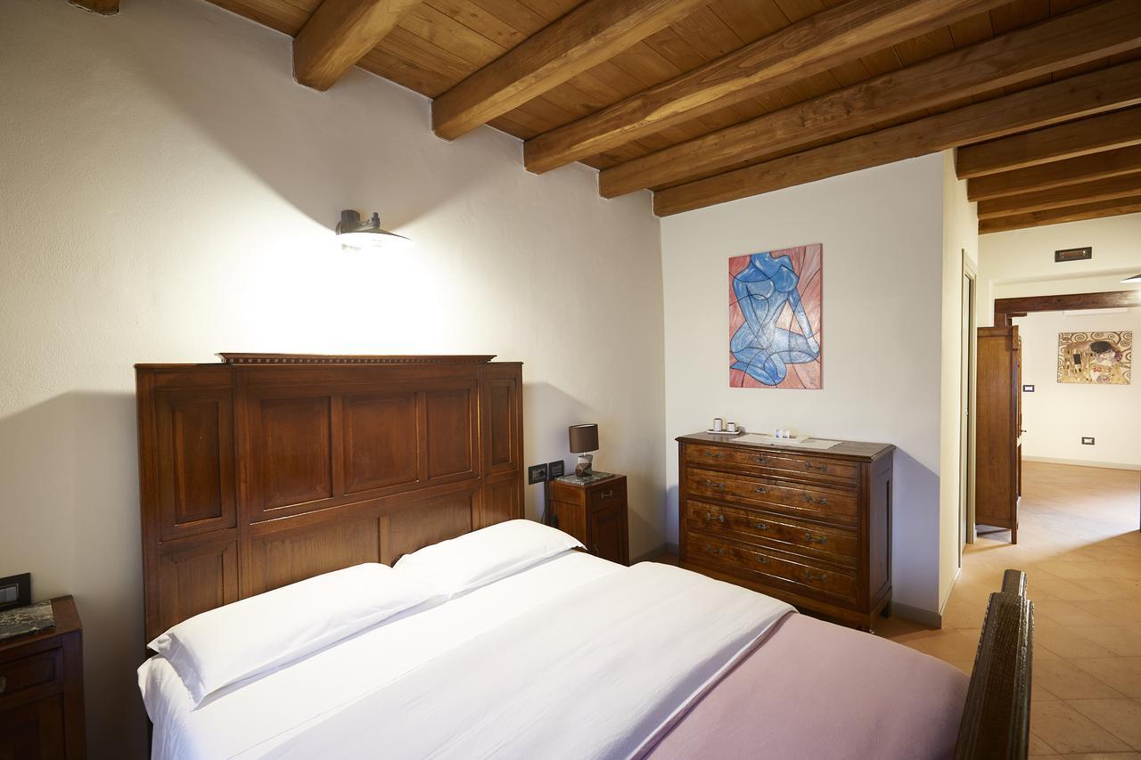 Palazzo Eleonora Bed & Breakfast Monasterolo del Castello Exterior photo