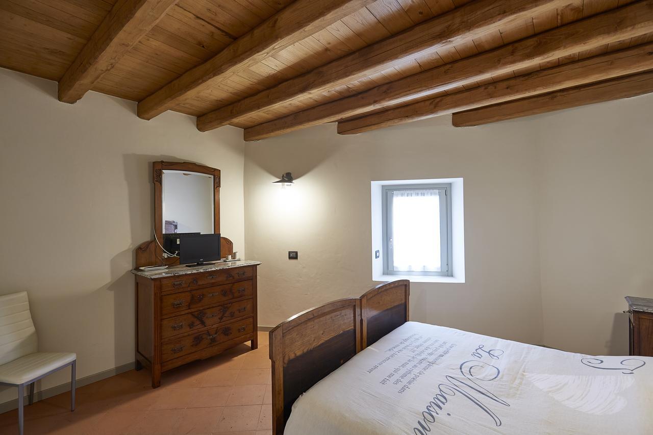 Palazzo Eleonora Bed & Breakfast Monasterolo del Castello Exterior photo
