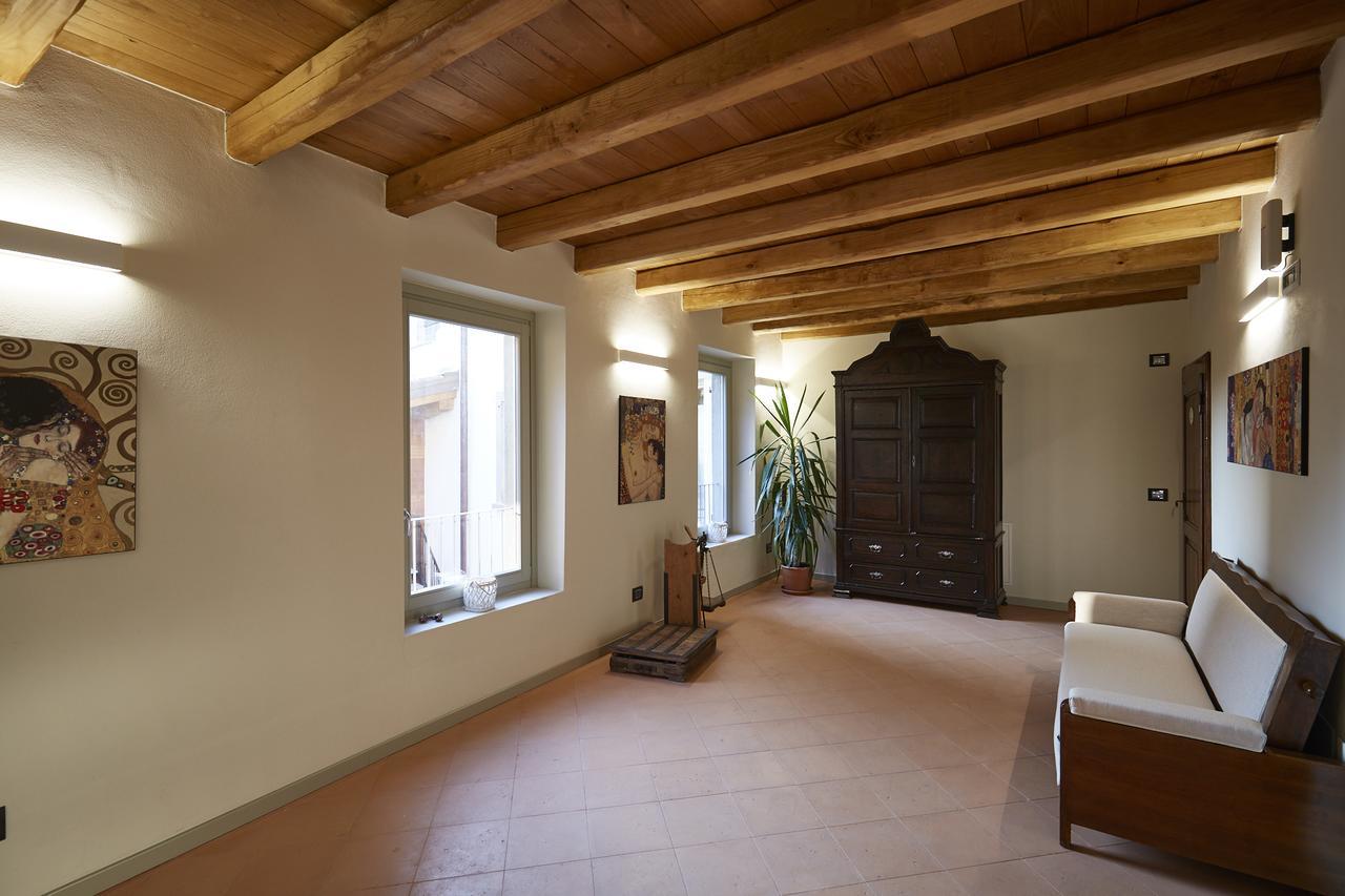 Palazzo Eleonora Bed & Breakfast Monasterolo del Castello Exterior photo